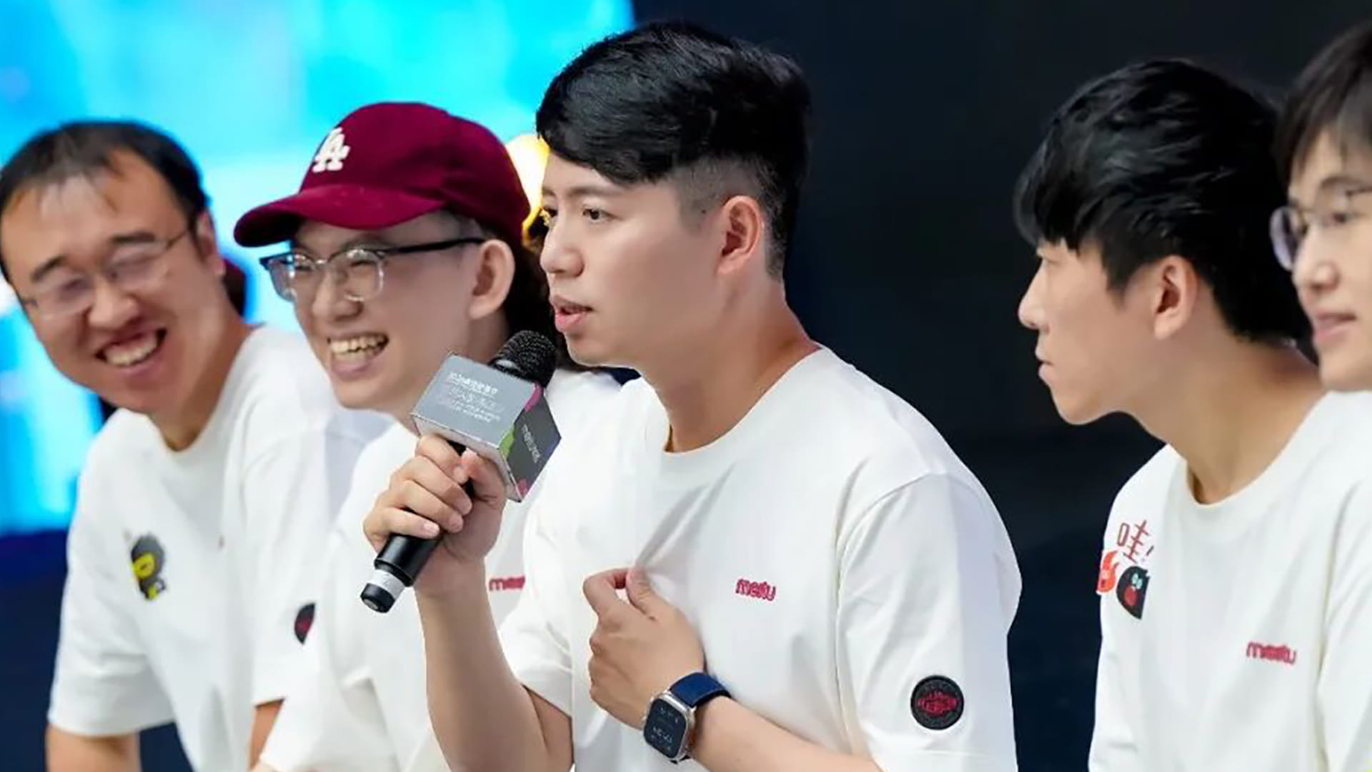 Meitu's founder just flew 230,000 kilometers in six months. His net profit rose 64.7 percent while he was doing it.